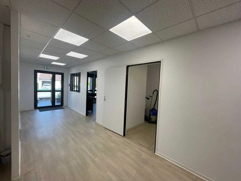 Local d'activités dans Gauchy à vendre - Photo de l’immeuble – Image 3 sur 4