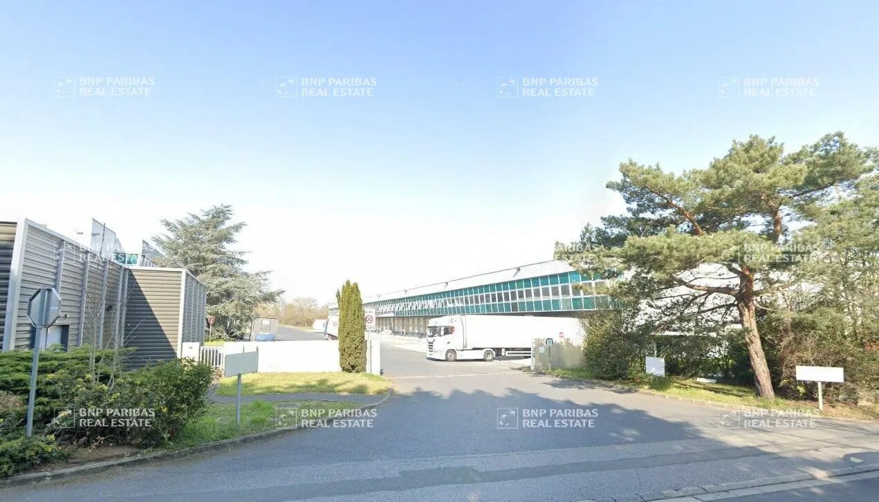 Industriel/Logistique dans Saint-Witz à louer Photo de l’immeuble– Image 1 sur 10