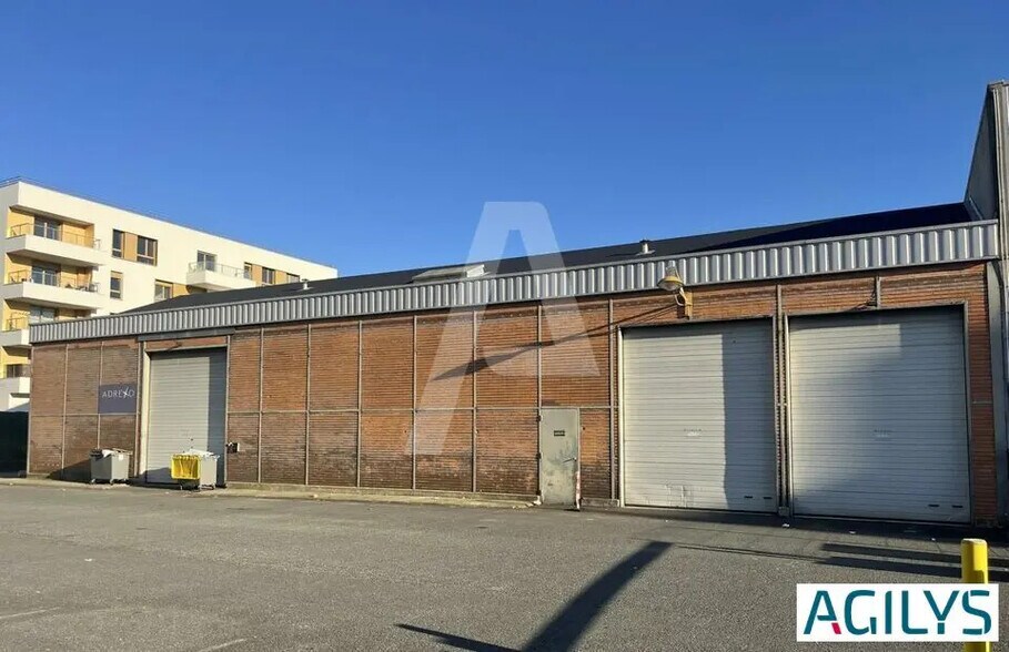 Local d’activités dans Massy à louer - Photo de l’immeuble – Image 3 sur 11