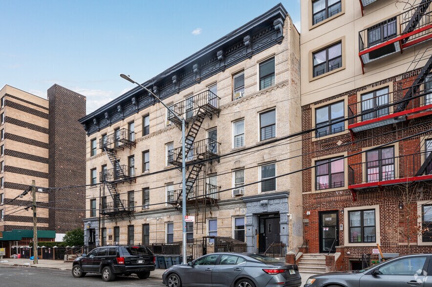 2052 Mapes Ave, Bronx, NY à vendre - Photo principale – Image 1 sur 7