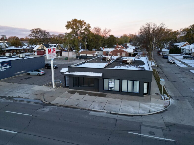 24604 Van Dyke Ave, Center Line, MI à louer - Photo de l’immeuble – Image 1 sur 6