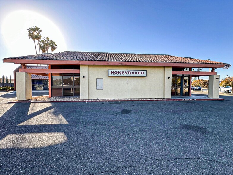 2560 Marconi Ave, Sacramento, CA à louer - Photo de l’immeuble – Image 2 sur 4