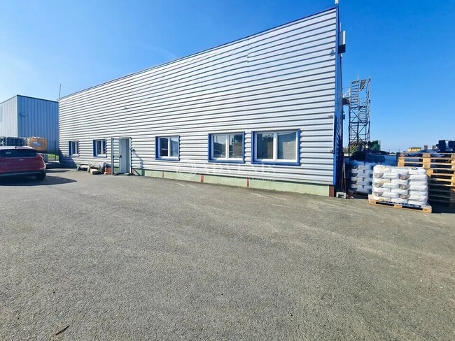 Plus de détails pour Local d'activités à louer