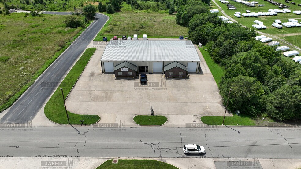 1019 Cowan Dr, Lebanon, MO à louer - Photo de l’immeuble – Image 1 sur 14