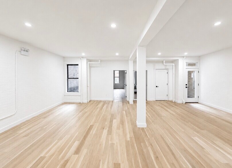 157 Huron St, Brooklyn, NY à louer - Photo de l’immeuble – Image 2 sur 19