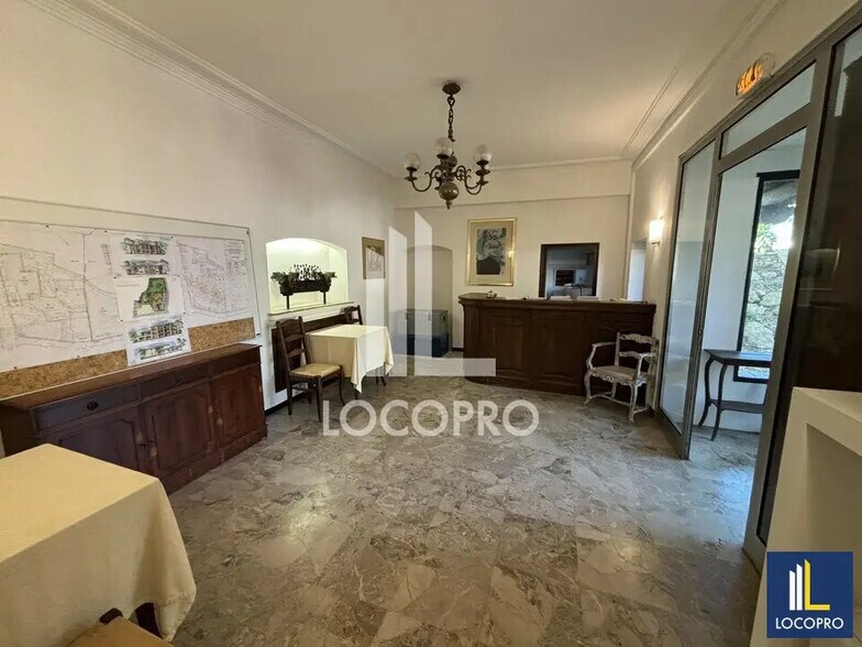 2545 Rd 2085 Route De Nice, Roquefort-les-Pins à vendre - Photo de l’immeuble – Image 2 sur 6