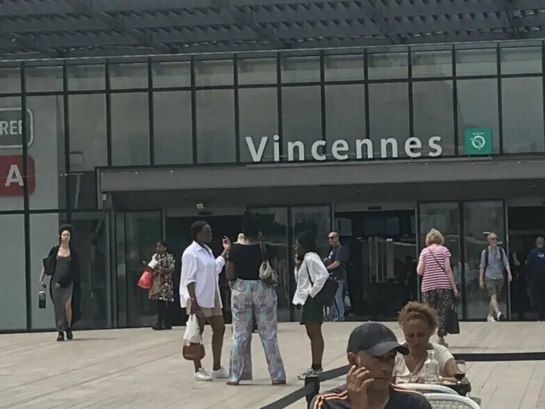 Local d’activités dans Vincennes à louer - Photo de l’immeuble – Image 3 sur 5