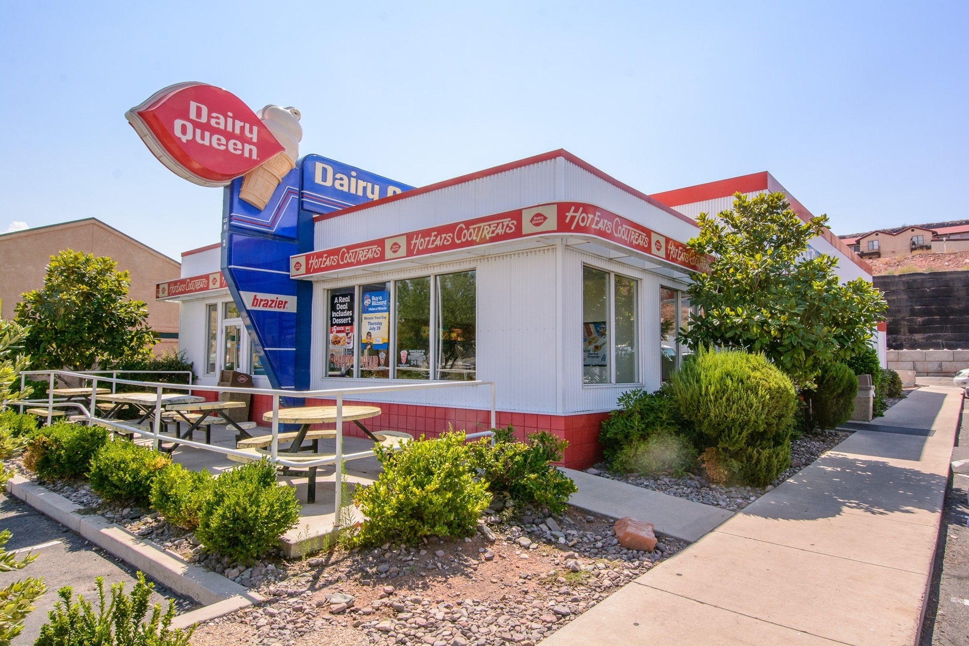 Bluff St Dairy Queen + Retail Investment portefeuille de 2 biens à vendre sur LoopNet.fr Photo principale– Image 1 sur 3