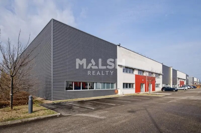Local d’activités dans Saint-Priest à louer - Photo de l’immeuble – Image 1 sur 5