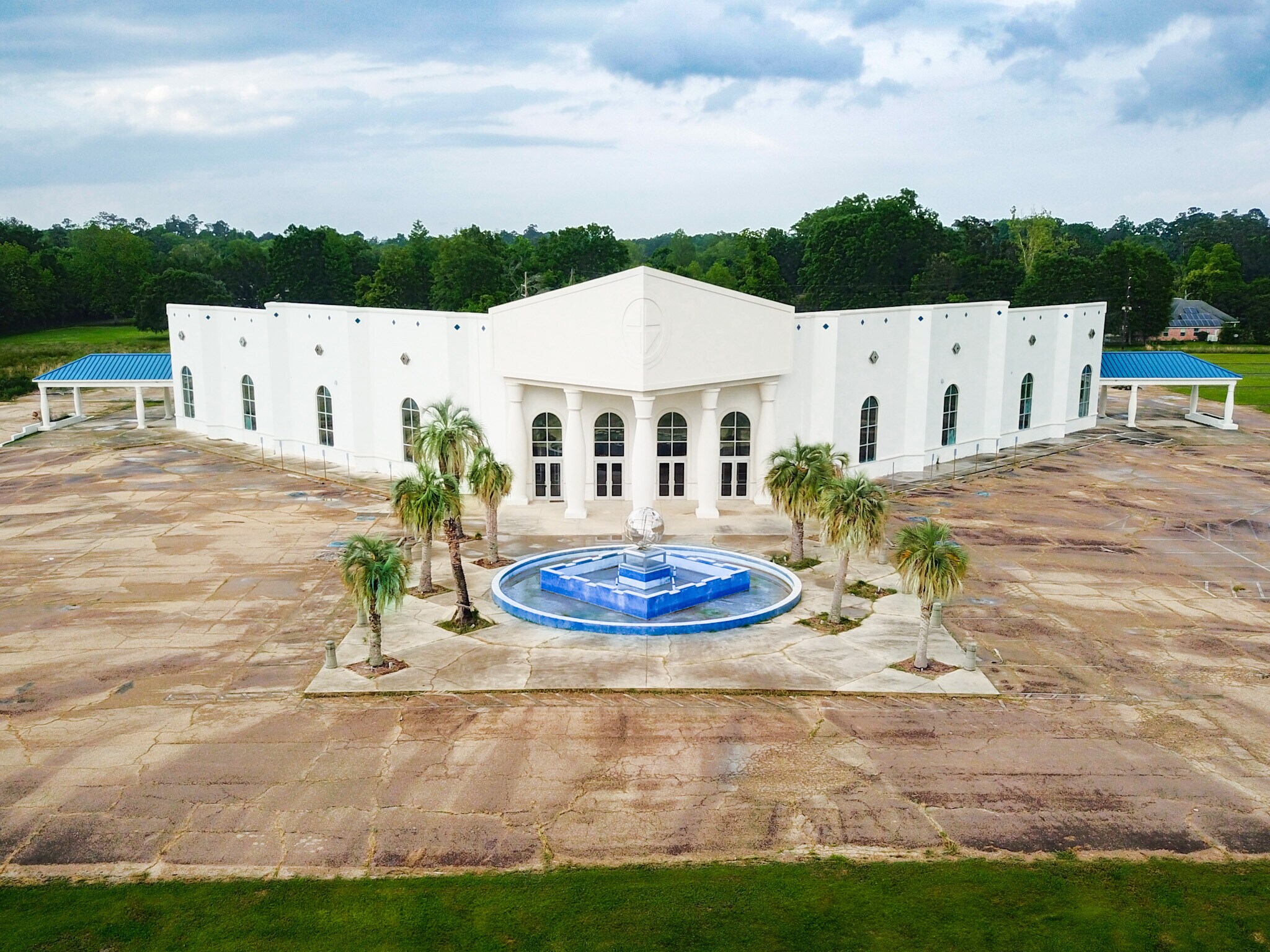 I-12 Regional Church & Event Campus portefeuille de 3 biens à vendre sur LoopNet.fr Photo principale– Image 1 sur 12