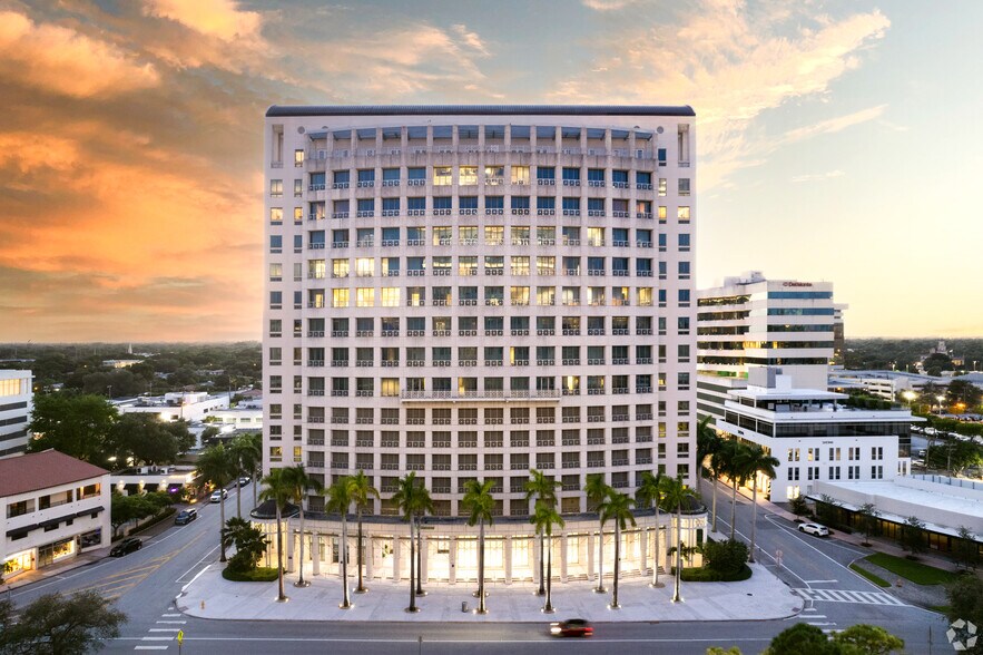 2800 Ponce de Leon Blvd, Coral Gables, FL à louer - Photo de l’immeuble – Image 1 sur 8