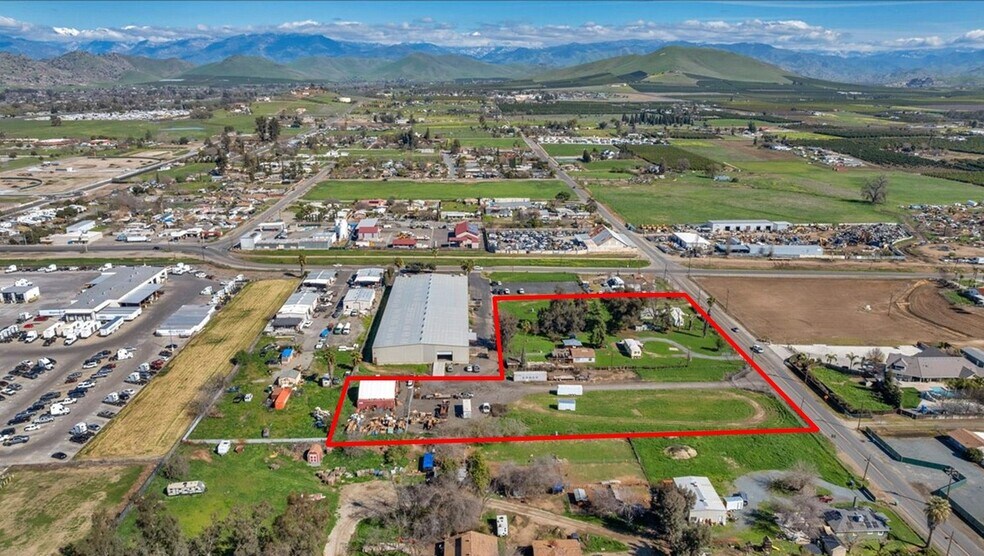 1341 Main Street, Porterville, CA à vendre - Photo de l’immeuble – Image 2 sur 3