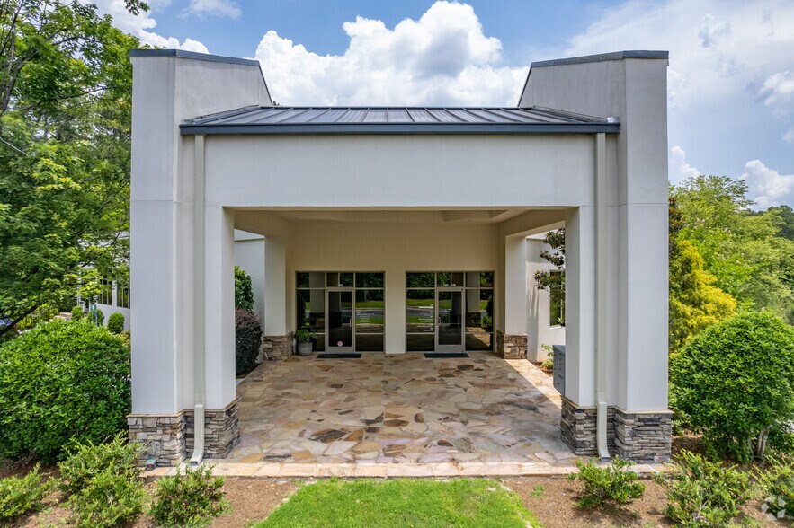 2004 Commerce Dr, Peachtree City, GA à louer - Photo de l’immeuble – Image 2 sur 5