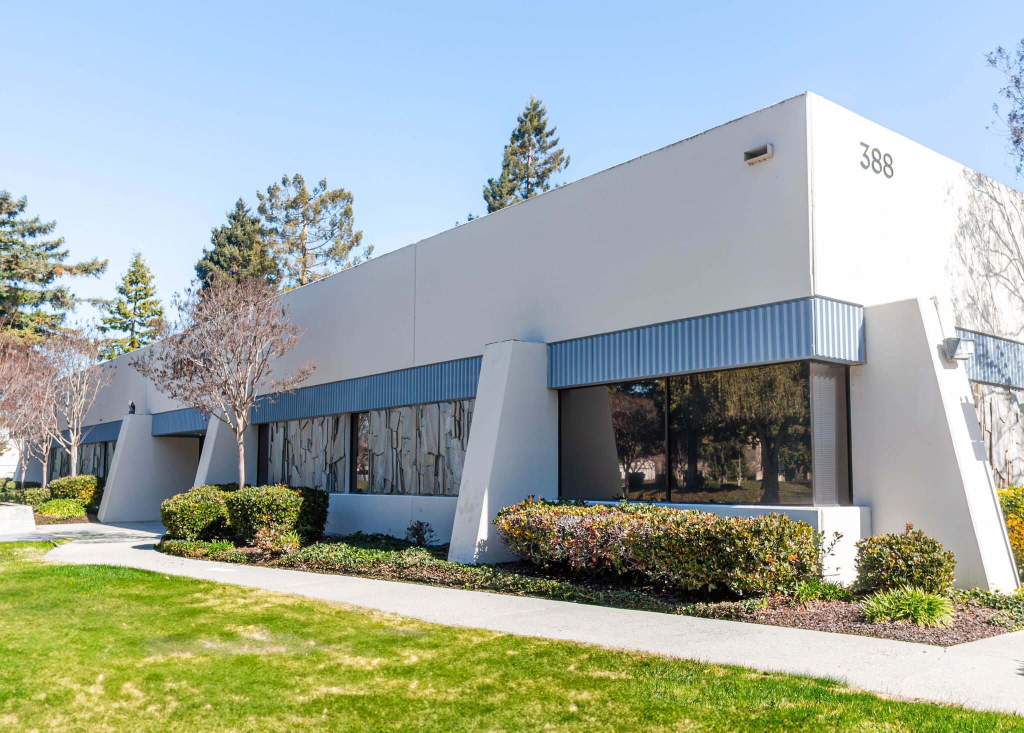 388 Oakmead Pky, Sunnyvale, CA à louer Photo de l’immeuble– Image 1 sur 12