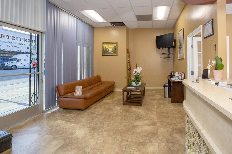 6624 Van Nuys Blvd, Van Nuys, CA à vendre - Photo de l’immeuble – Image 2 sur 32