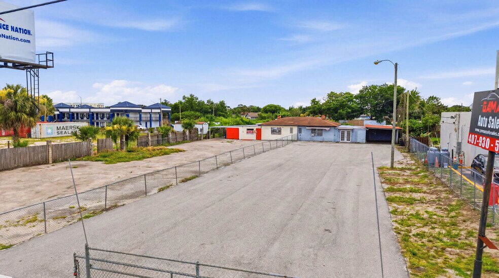 8710 E Colonial Dr, Orlando, FL à louer - Photo de l’immeuble – Image 2 sur 51
