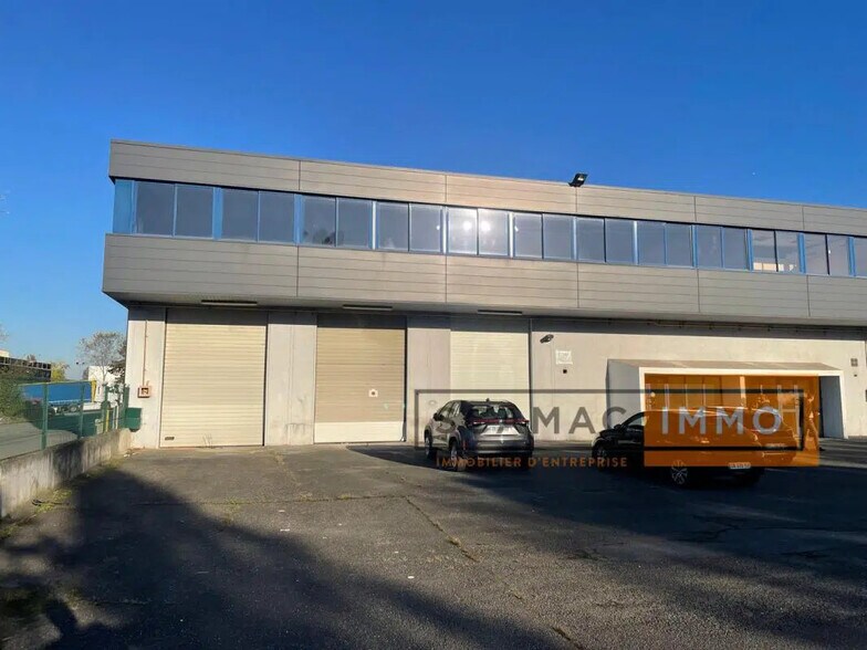 Industriel/Logistique dans à louer - Photo de l’immeuble – Image 1 sur 5