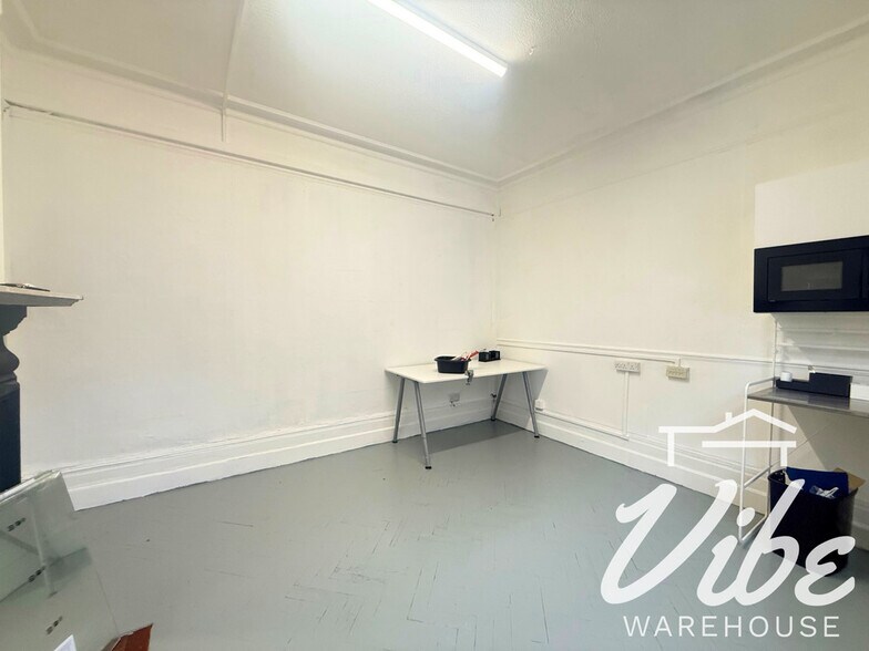 56 Dace Rd, Londres à louer - Photo de l’immeuble – Image 3 sur 5