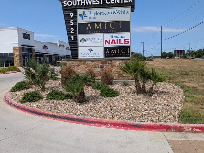 9521 W Highway 290, Austin, TX à louer - Photo de l’immeuble – Image 1 sur 11