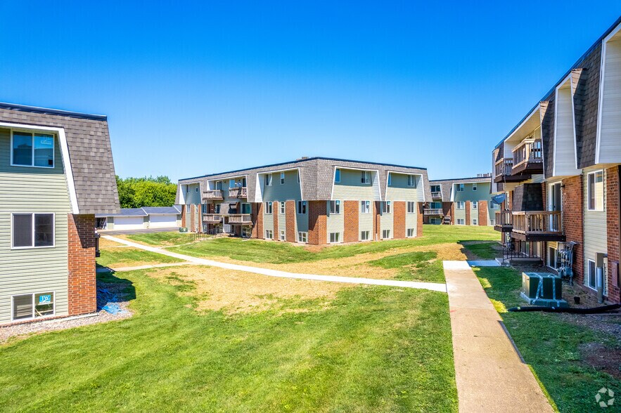 847 Gateway Ave, Clinton, IA à vendre - Photo de l’immeuble – Image 3 sur 17