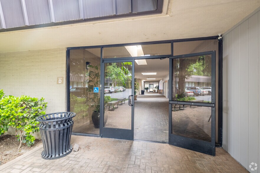 701 Howe Ave, Sacramento, CA à louer - Photo de l’immeuble – Image 2 sur 22