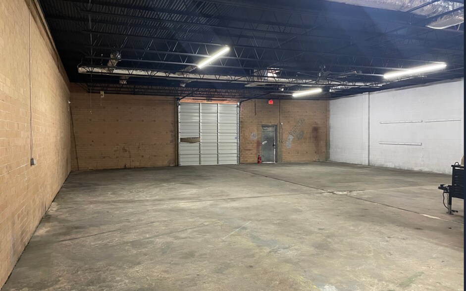 3735-3737 Atmore St, Charlotte, NC à louer - Photo de l’immeuble – Image 2 sur 4