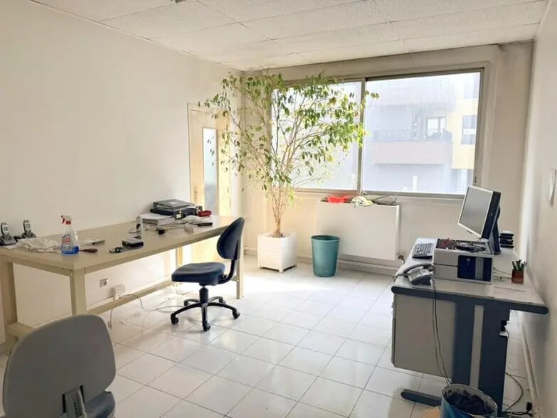 Bureau dans Asnières-sur-Seine à vendre - Photo intérieure – Image 1 sur 11