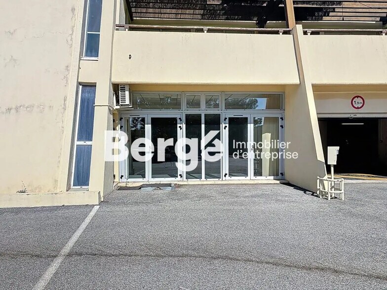 Industriel/Logistique dans Valbonne à louer - Photo de l’immeuble – Image 2 sur 8