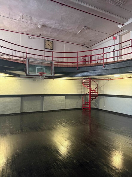 181 W 135th St, New York, NY à louer - Photo de l’immeuble – Image 3 sur 37