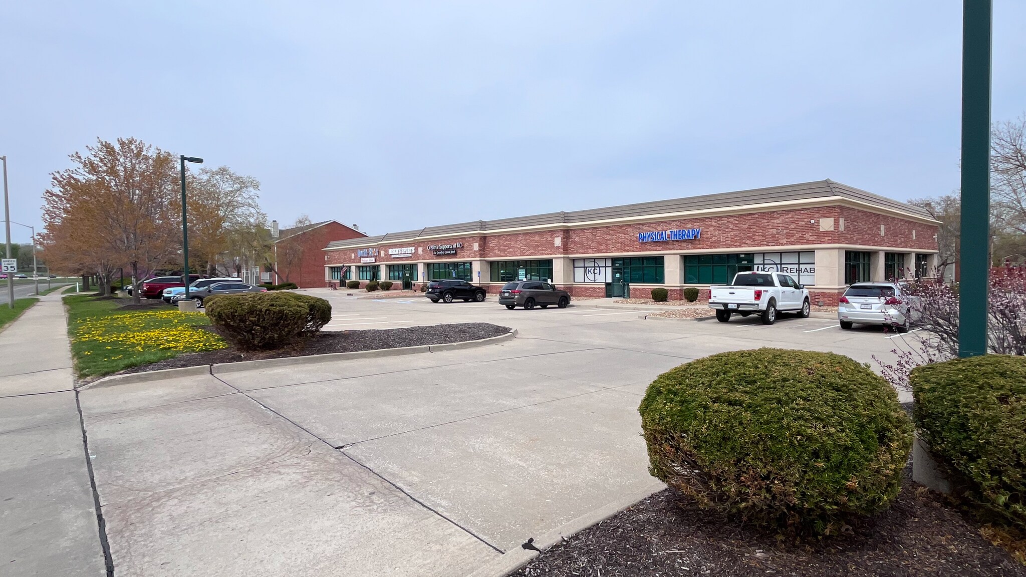 7605 NW Roanridge Rd, Kansas City, MO à louer Photo principale– Image 1 sur 10