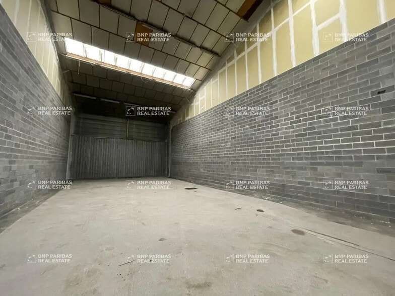 Local d’activités dans Ronchin à louer - Photo de l’immeuble – Image 3 sur 7