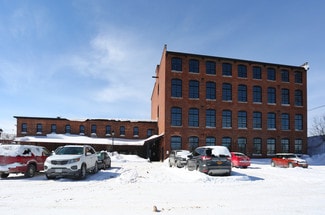 Plus de détails pour 317 W First St, Oswego, NY - Local commercial à louer