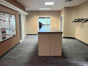 7707 N Knoxville Ave, Peoria, IL à louer Photo intérieure– Image 2 sur 14