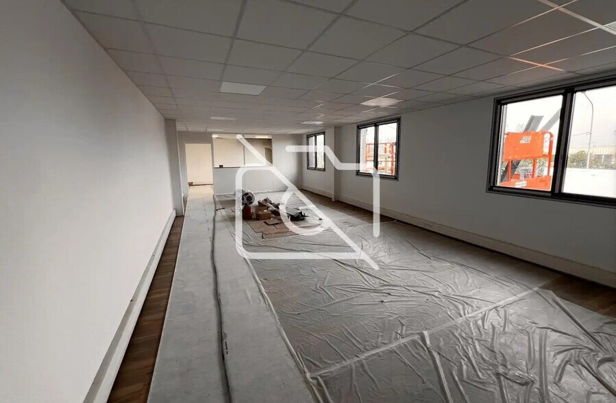 Industriel/Logistique dans Thiais à louer - Photo de l’immeuble – Image 2 sur 3