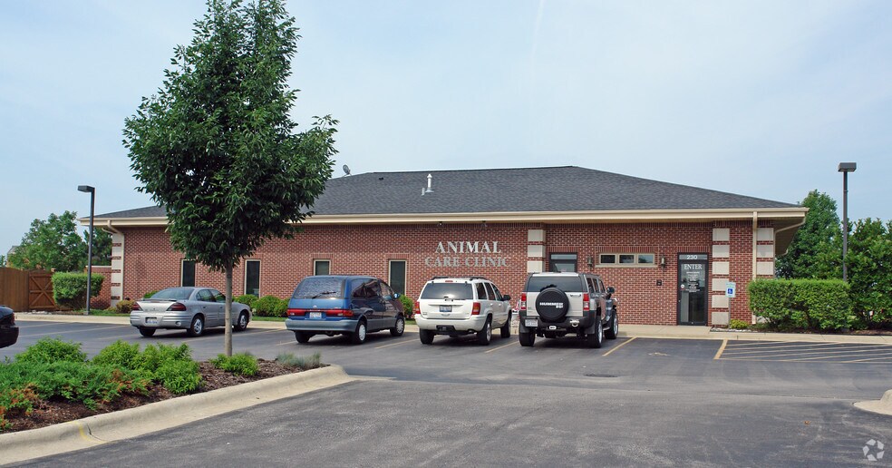 230 Stonegate Rd, Algonquin, IL à vendre - Photo de l’immeuble – Image 2 sur 2