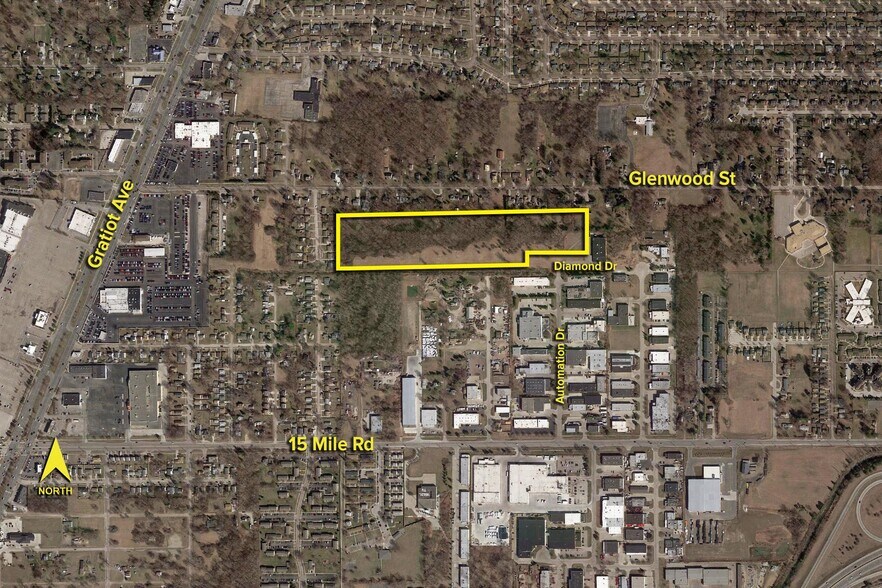 Diamond Dr, Clinton Township, MI à louer - Photo de l’immeuble – Image 1 sur 1