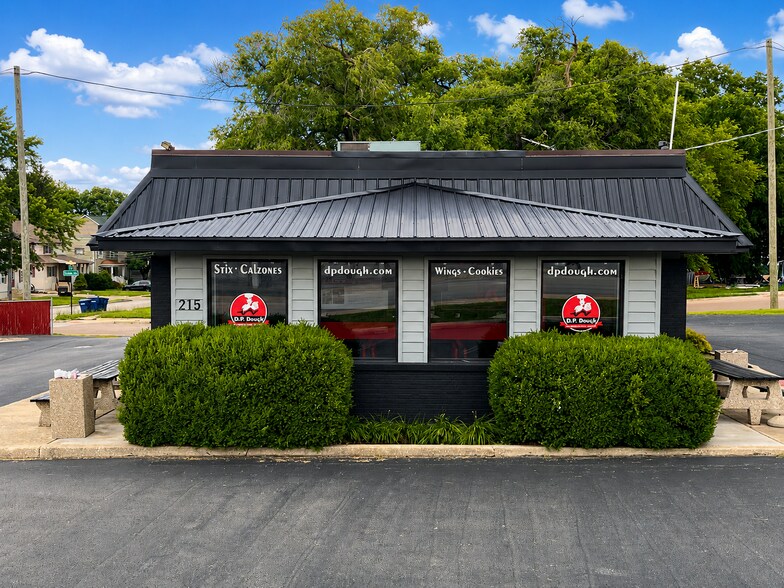 215 W Lincoln Hwy, Dekalb, IL à louer - Photo de l’immeuble – Image 3 sur 11
