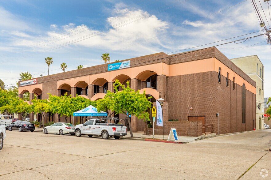 7680 Girard Ave, La Jolla, CA à louer - Photo de l’immeuble – Image 3 sur 12