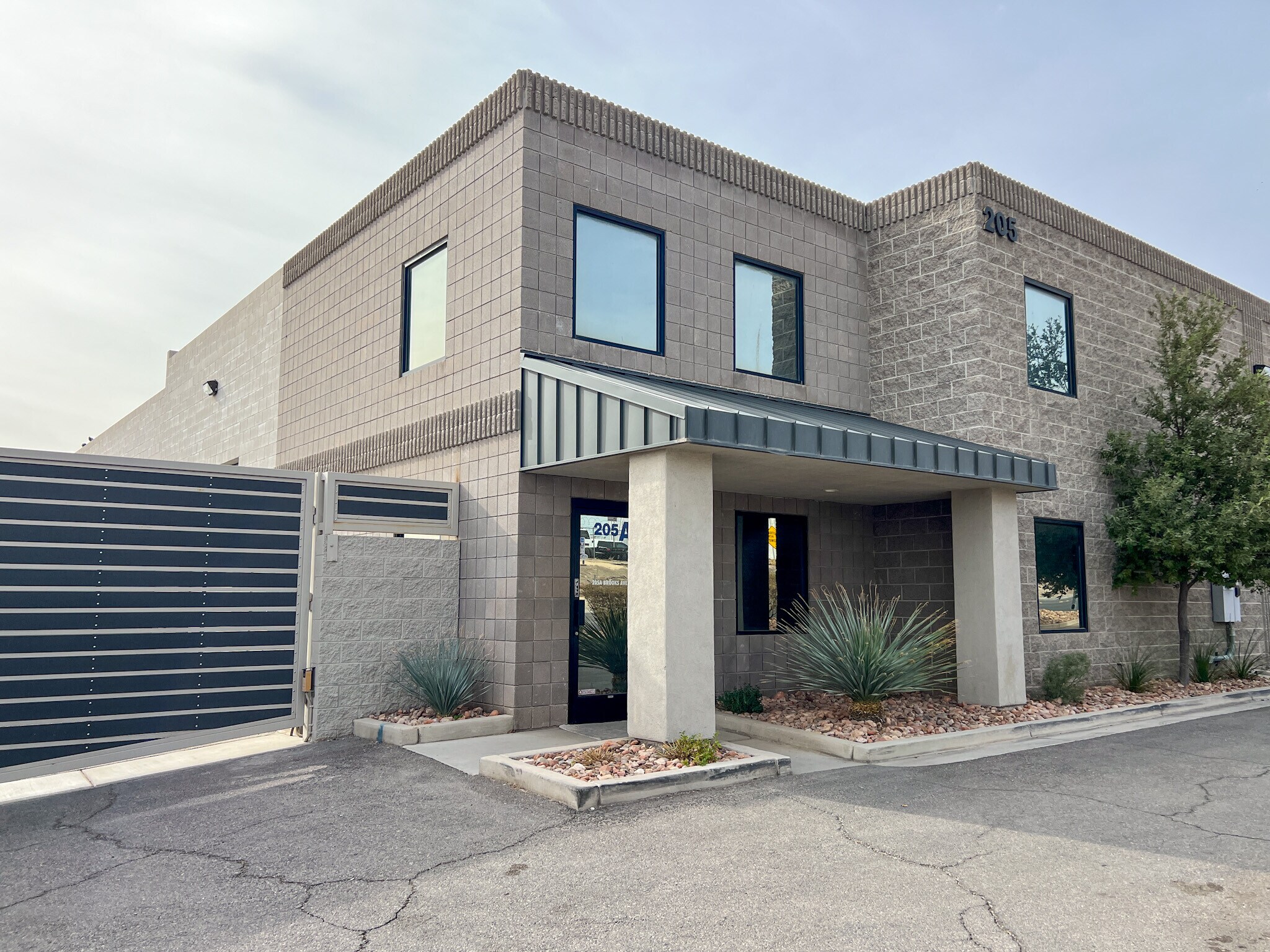 205 E Brooks Ave, North Las Vegas, NV à louer Photo de l’immeuble– Image 1 sur 7
