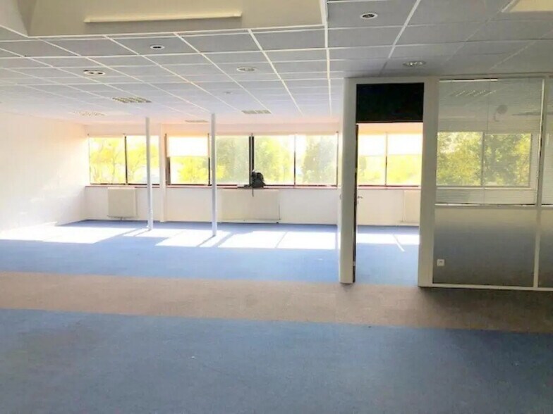Bureau dans Trappes à louer - Photo de l’immeuble – Image 3 sur 13