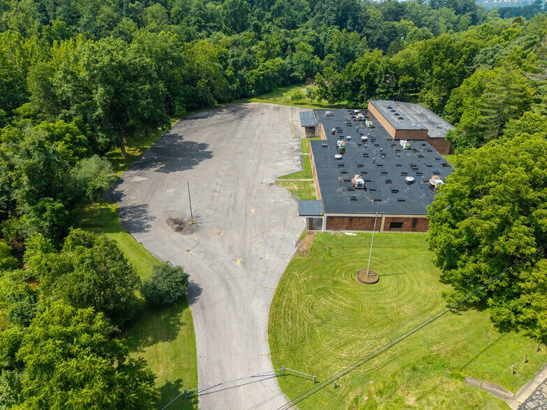 700 Channel Ln, Marietta, OH à vendre - Photo de l’immeuble – Image 3 sur 16