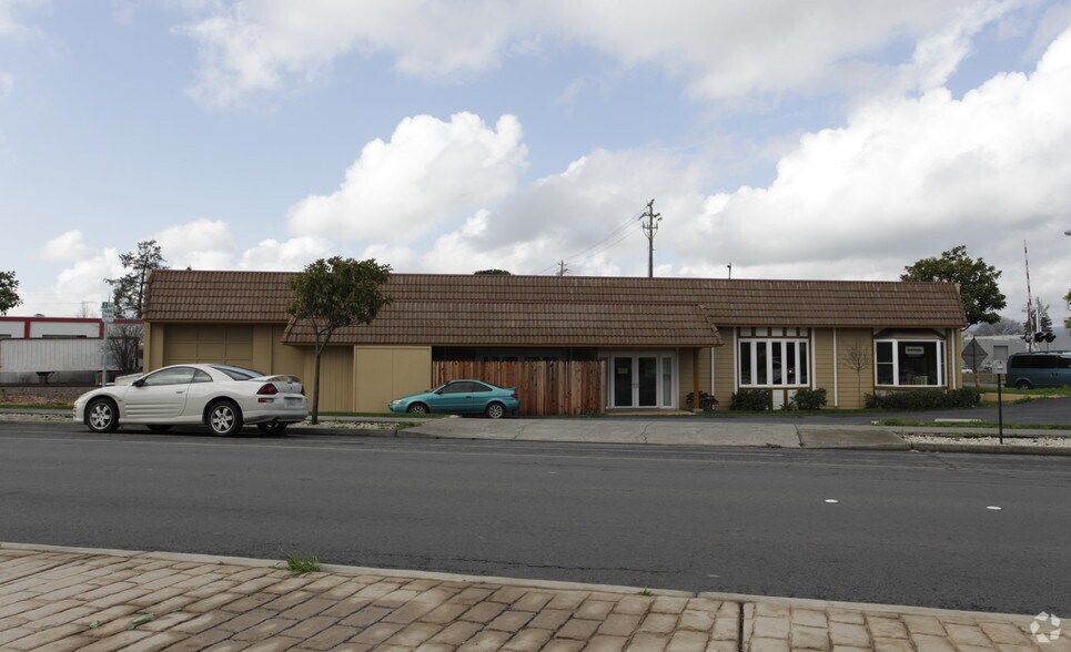 1551 Soscol Ave, Napa, CA à louer - Photo de l’immeuble – Image 3 sur 3