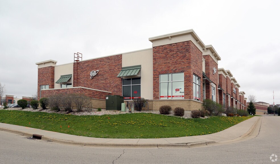 2358 E Springs Dr, Madison, WI à vendre - Photo de l’immeuble – Image 3 sur 7