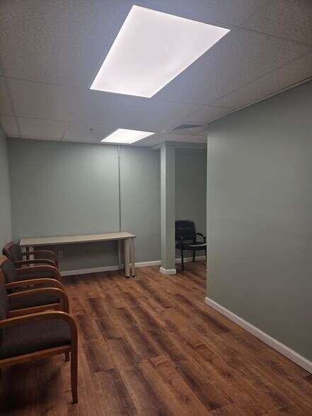 867 Main St, Manchester, CT à louer - Photo intérieure – Image 2 sur 12