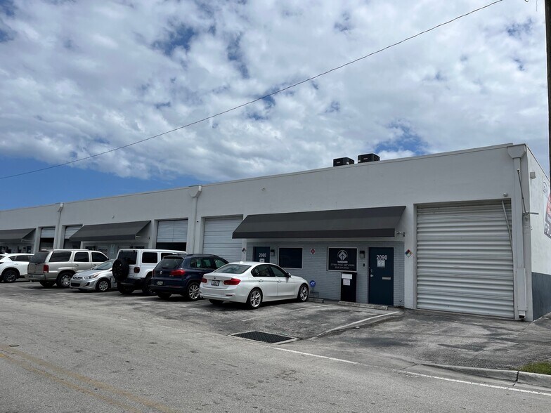1900-2261 NW 29th St, Oakland Park, FL à louer - Photo de l’immeuble – Image 3 sur 6