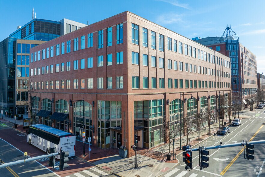 350 Massachusetts Ave, Cambridge, MA à louer - Photo de l’immeuble – Image 2 sur 4