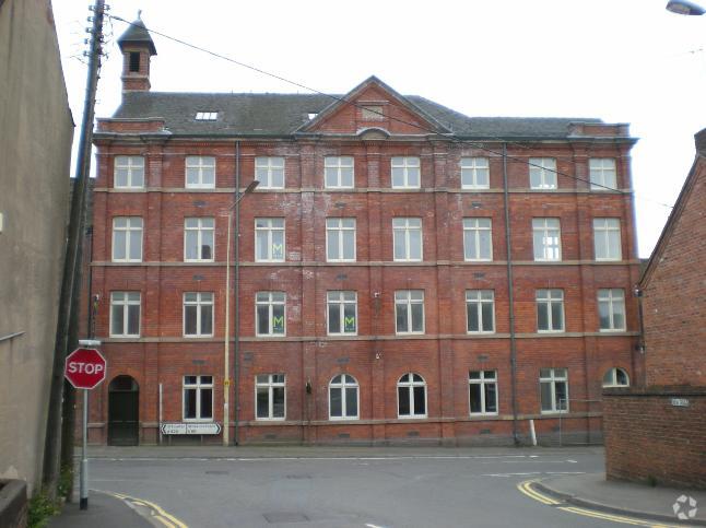 High St, Stoke On Trent à louer Photo principale– Image 1 sur 2