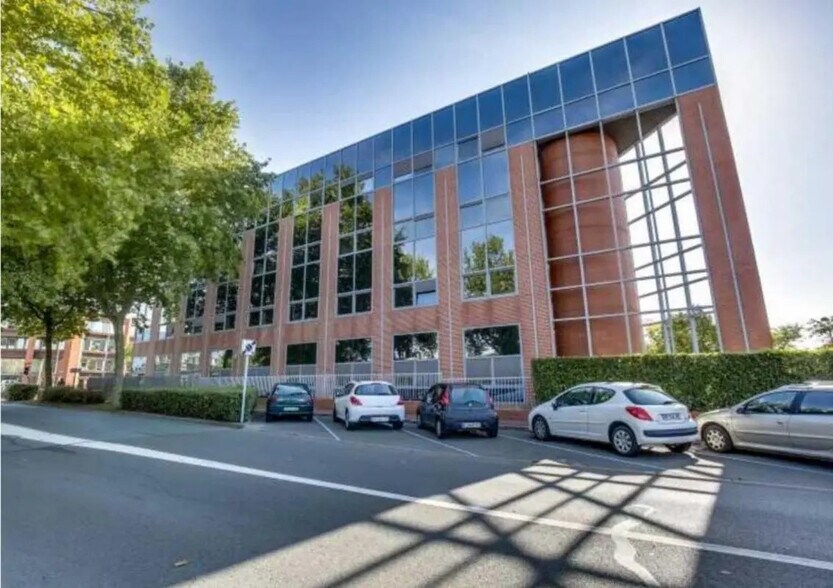 Bureau dans Guyancourt à louer - Photo de l’immeuble – Image 1 sur 9