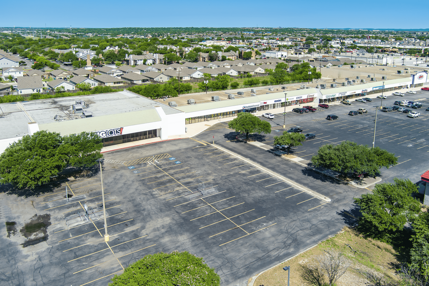 1739 SW Loop 410, San Antonio, TX à vendre - Photo de l’immeuble – Image 2 sur 4