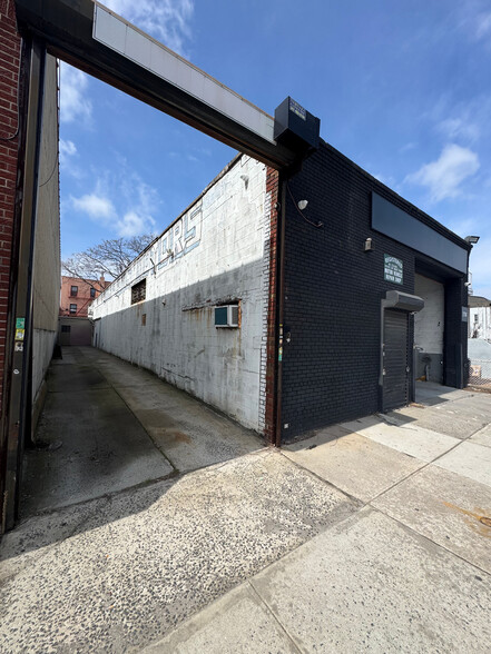 2750 Stillwell Ave, Brooklyn, NY à louer - Photo de l’immeuble – Image 2 sur 3